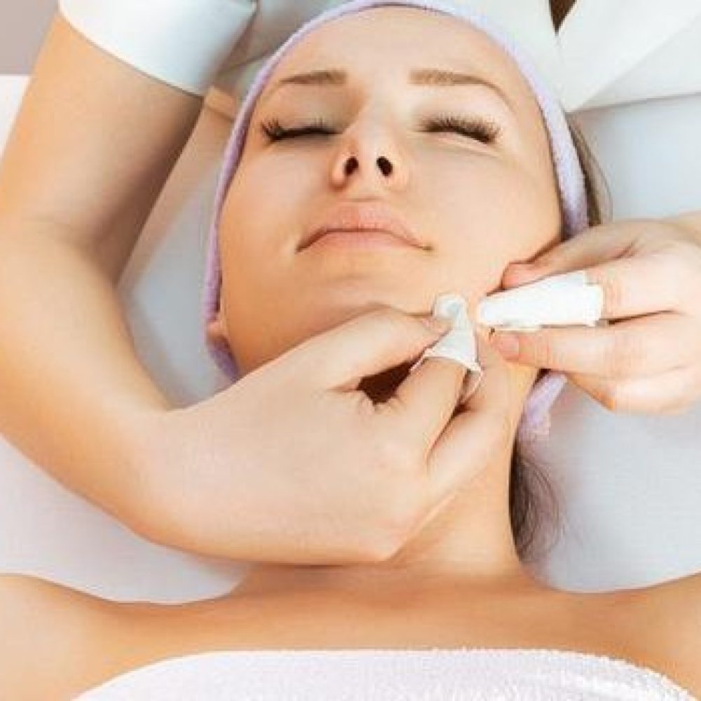 Microdermabrasion-and-deep-pore-cleansing-facial_grande-pdw37bj2voiugagl619o4rhxnvwf6l5i7vaeif9tbg